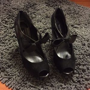 White House Black market patent / suede 4 in heel